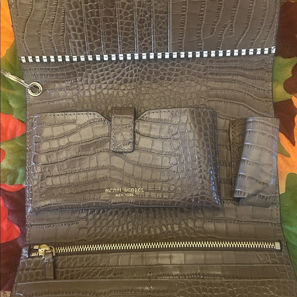 Henri Bendel Croc Embossed Leather Clutch/Wallet/Wristlet - Picture 10 of 13